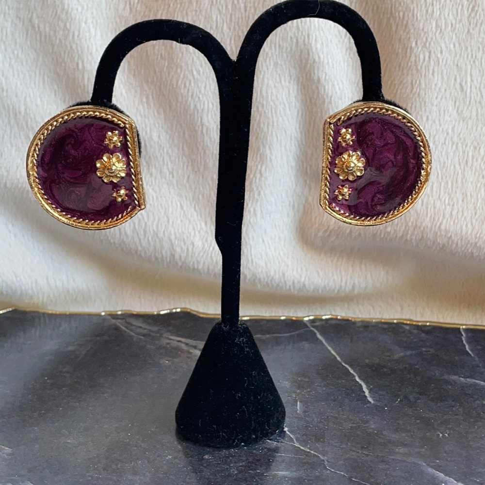 VTG Jay Feinberg purple enamel and gold clip on earrings 1.25”